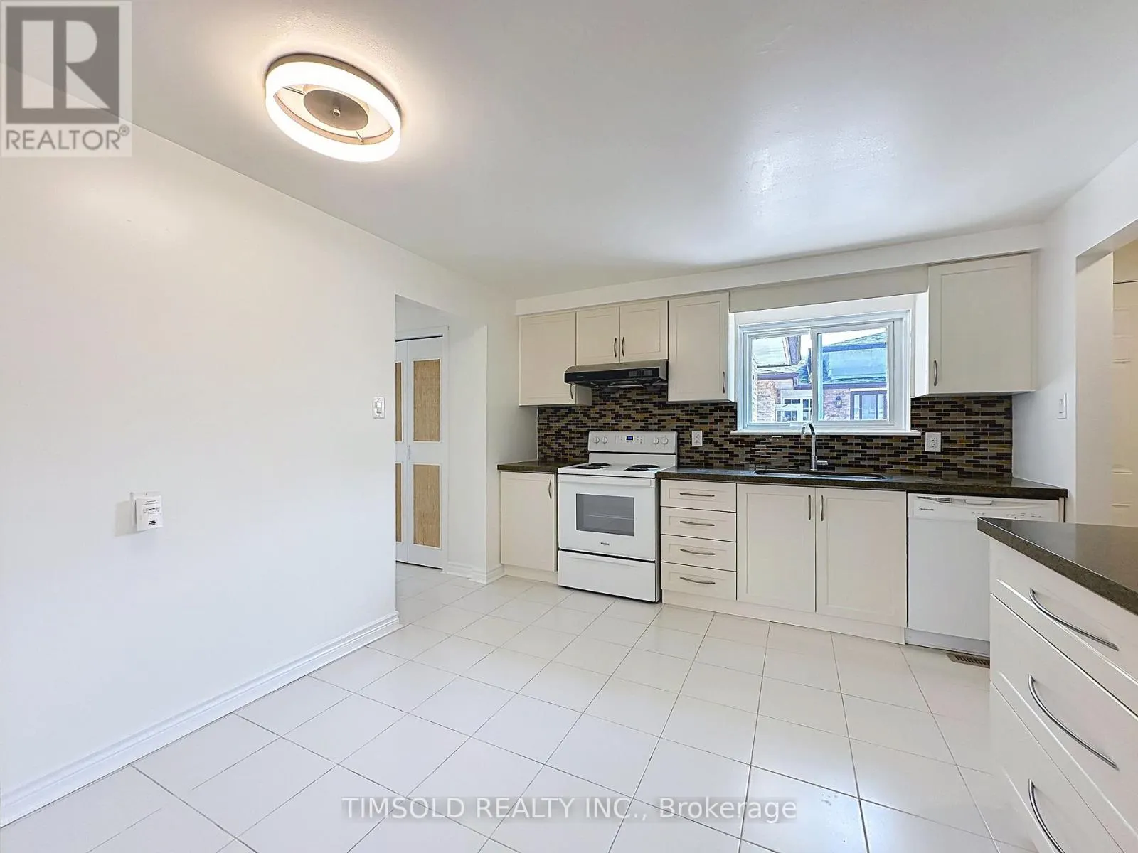 6 LOFTHOUSE SQUARE