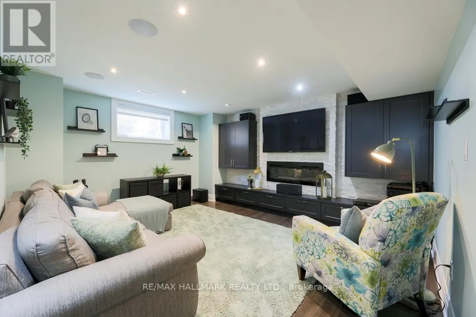 44 SCARBORO CRESCENT