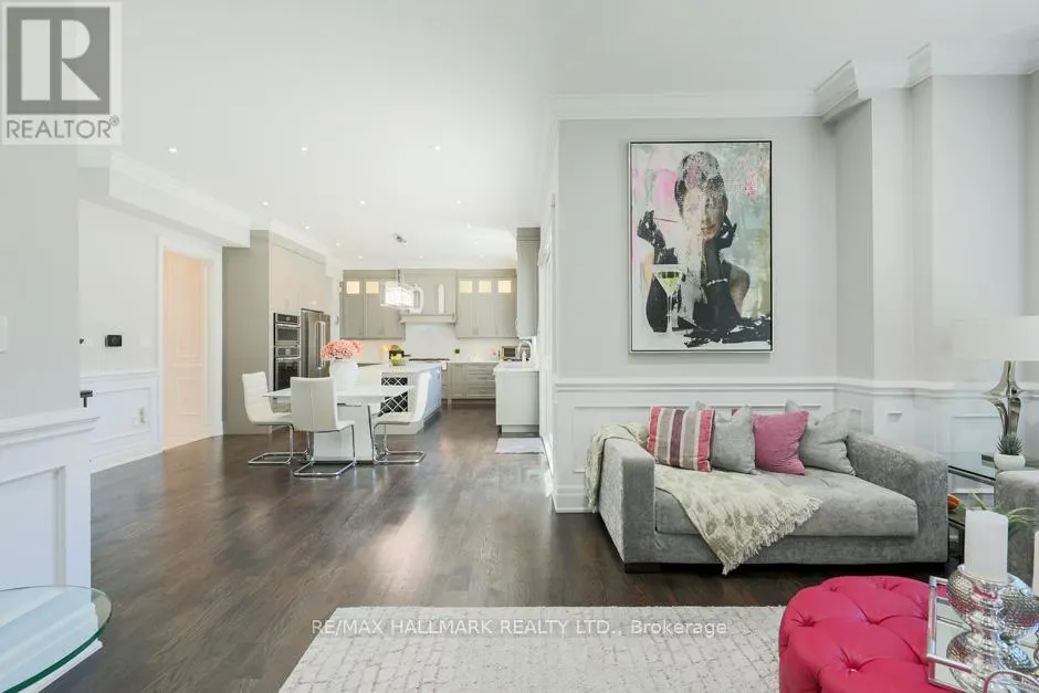 44 SCARBORO CRESCENT