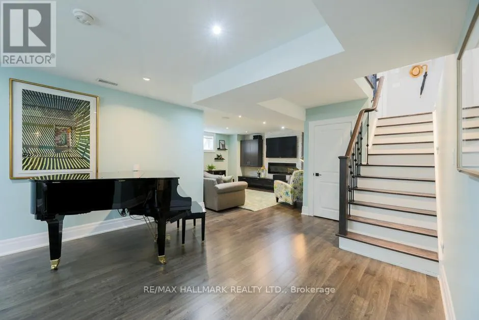 44 SCARBORO CRESCENT
