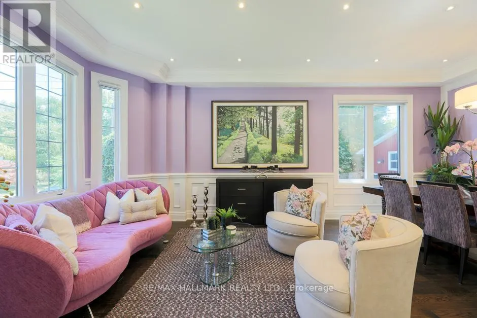 44 SCARBORO CRESCENT
