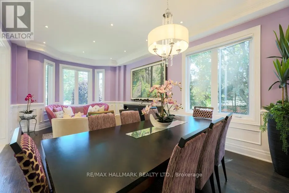 44 SCARBORO CRESCENT