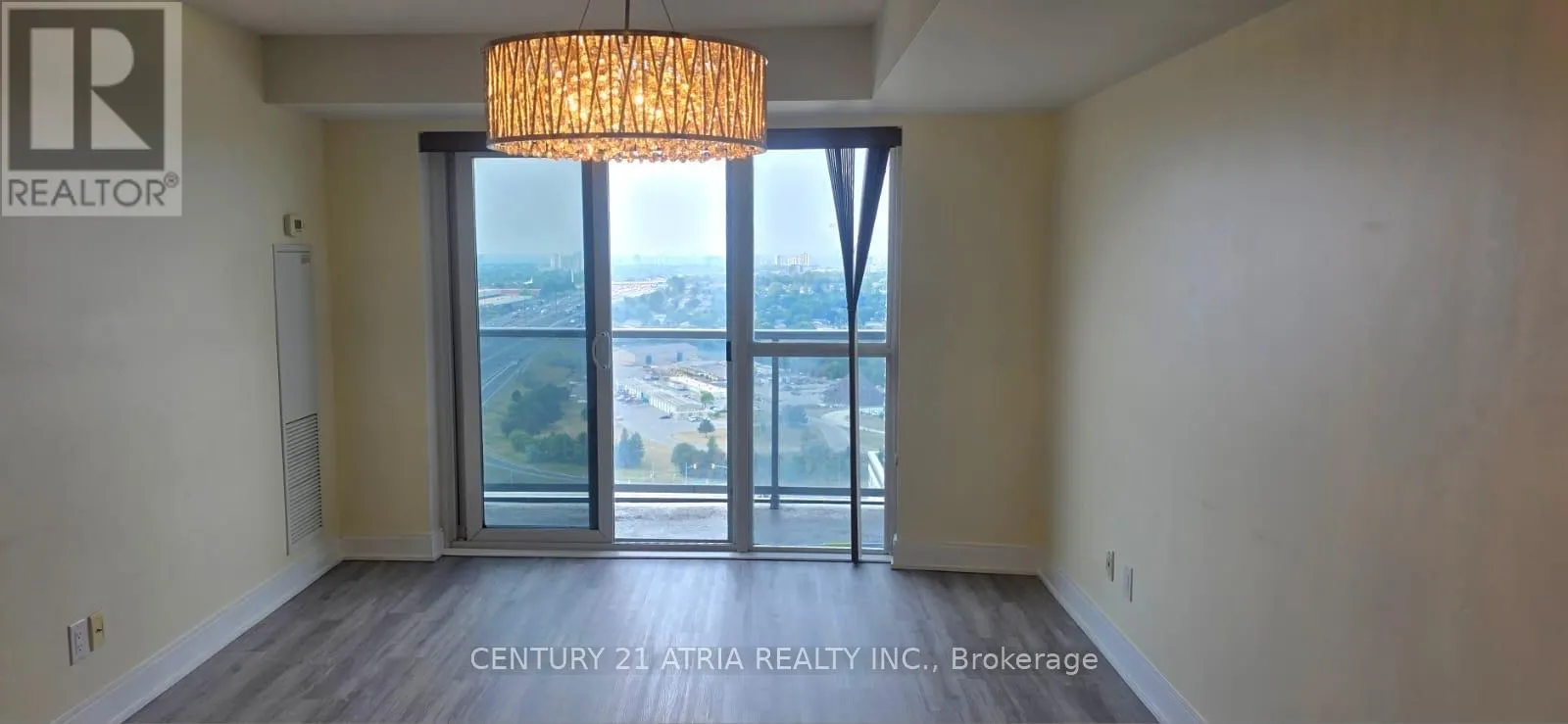2807 - 125 VILLAGE GREEN SQUARE SE