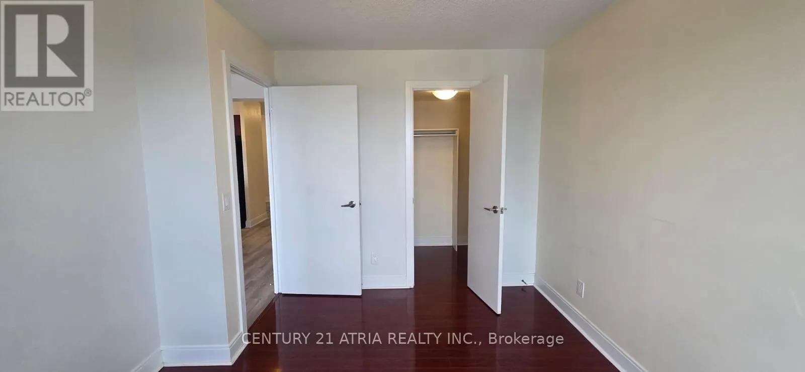 2807 - 125 VILLAGE GREEN SQUARE SE