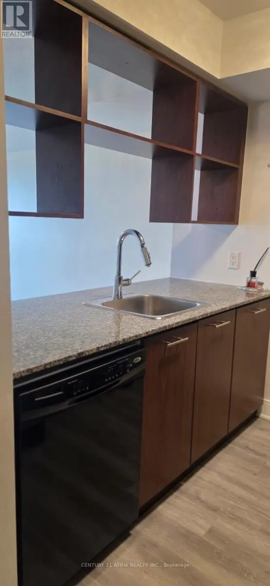 2807 - 125 VILLAGE GREEN SQUARE SE