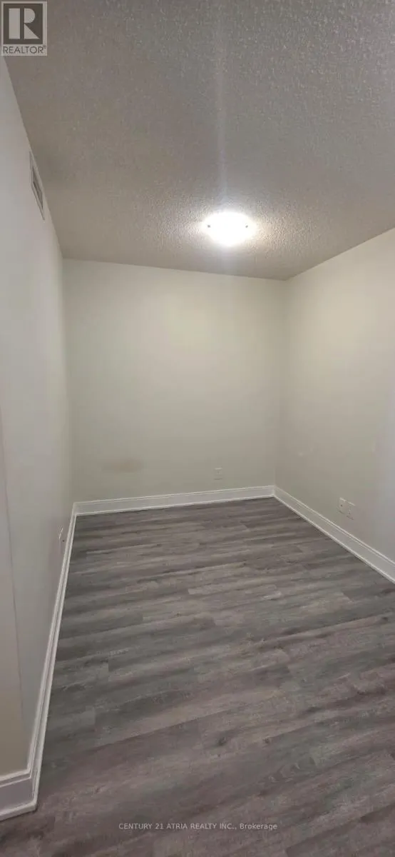 2807 - 125 VILLAGE GREEN SQUARE SE