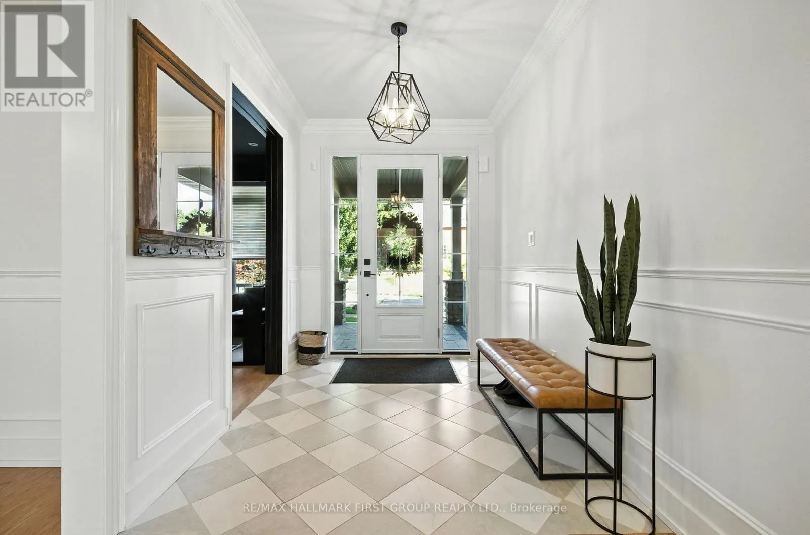 2318 CANTERBURY CRESCENT