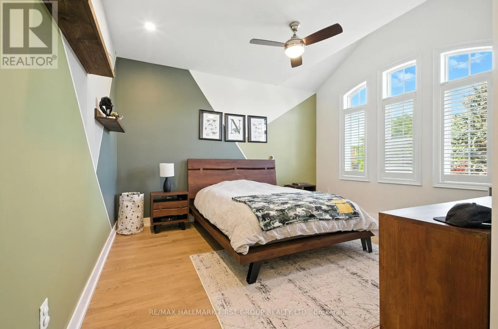 2318 CANTERBURY CRESCENT