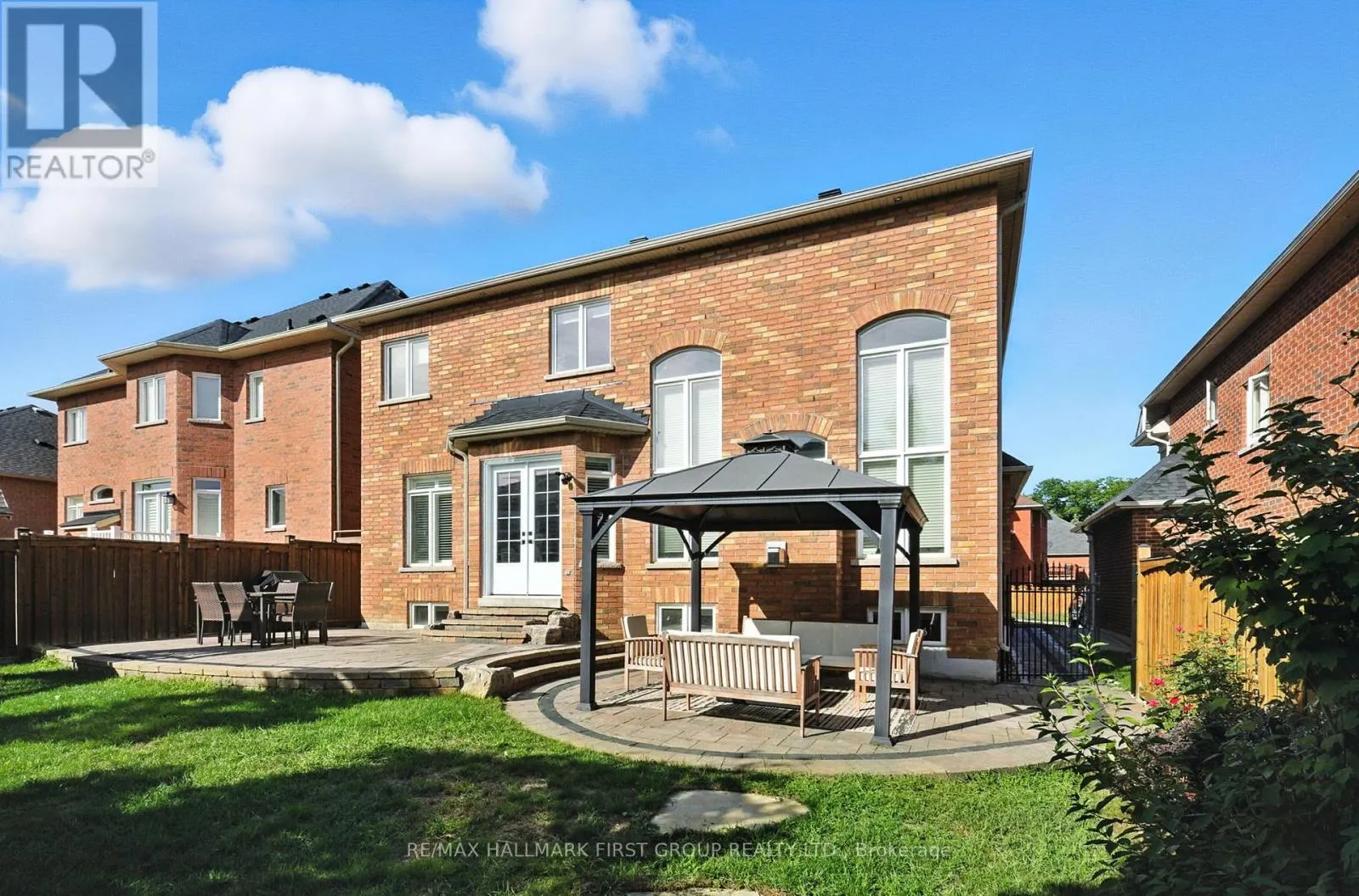 2318 CANTERBURY CRESCENT