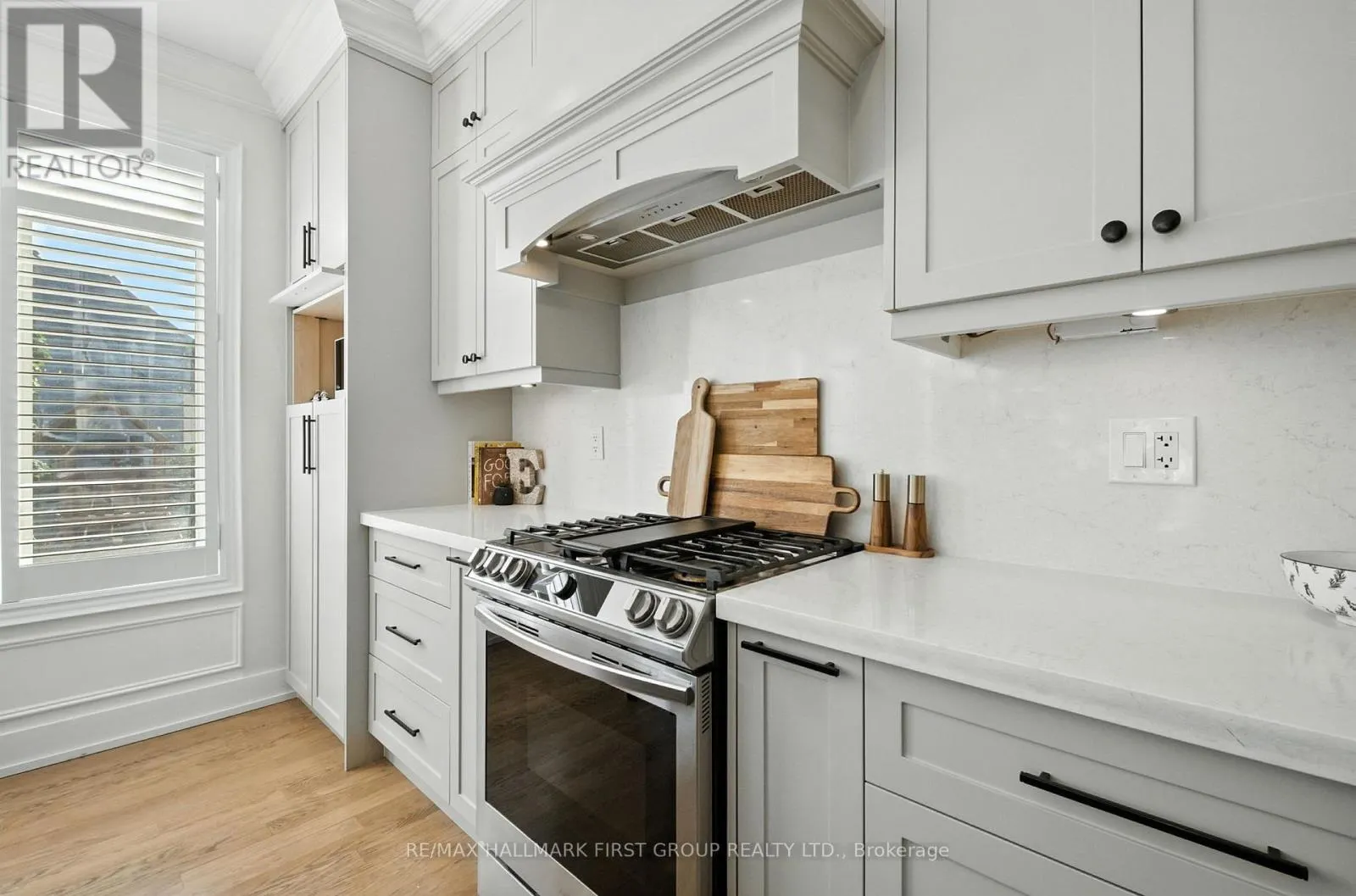 2318 CANTERBURY CRESCENT