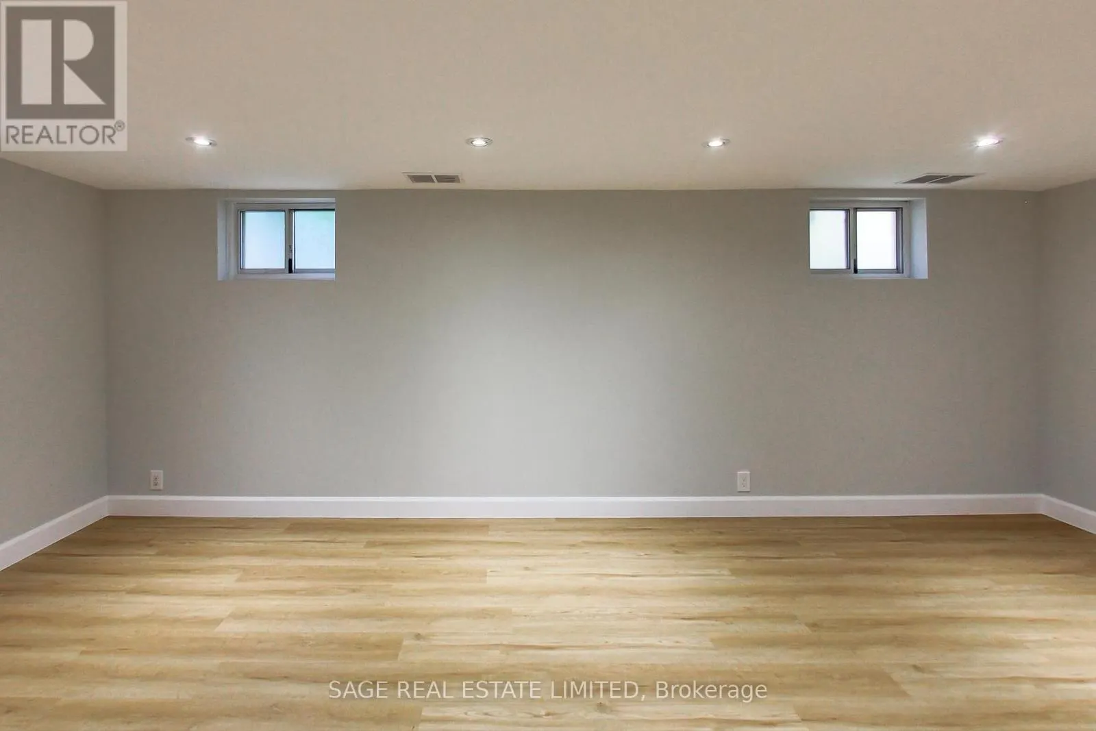 LOWER - 2505 GERRARD STREET E