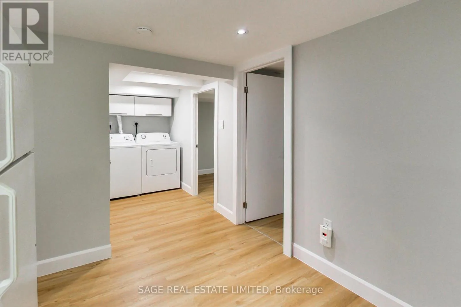 LOWER - 2505 GERRARD STREET E