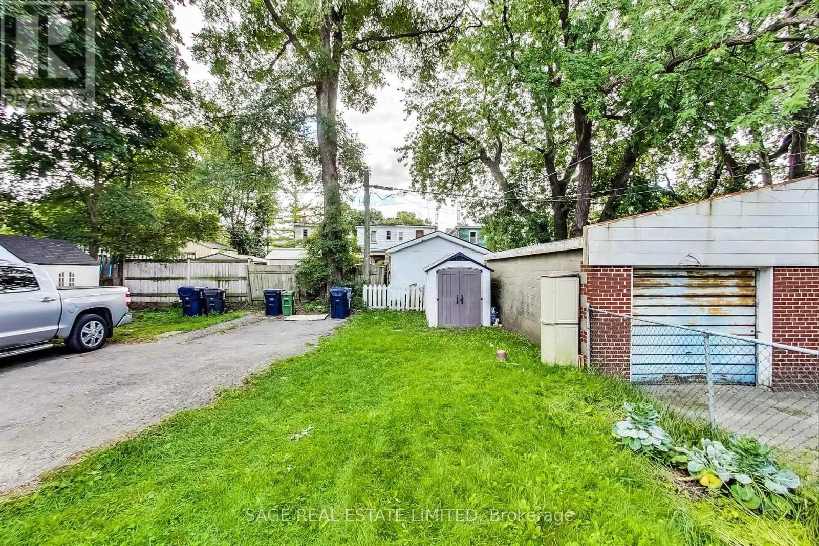 LOWER - 2505 GERRARD STREET E