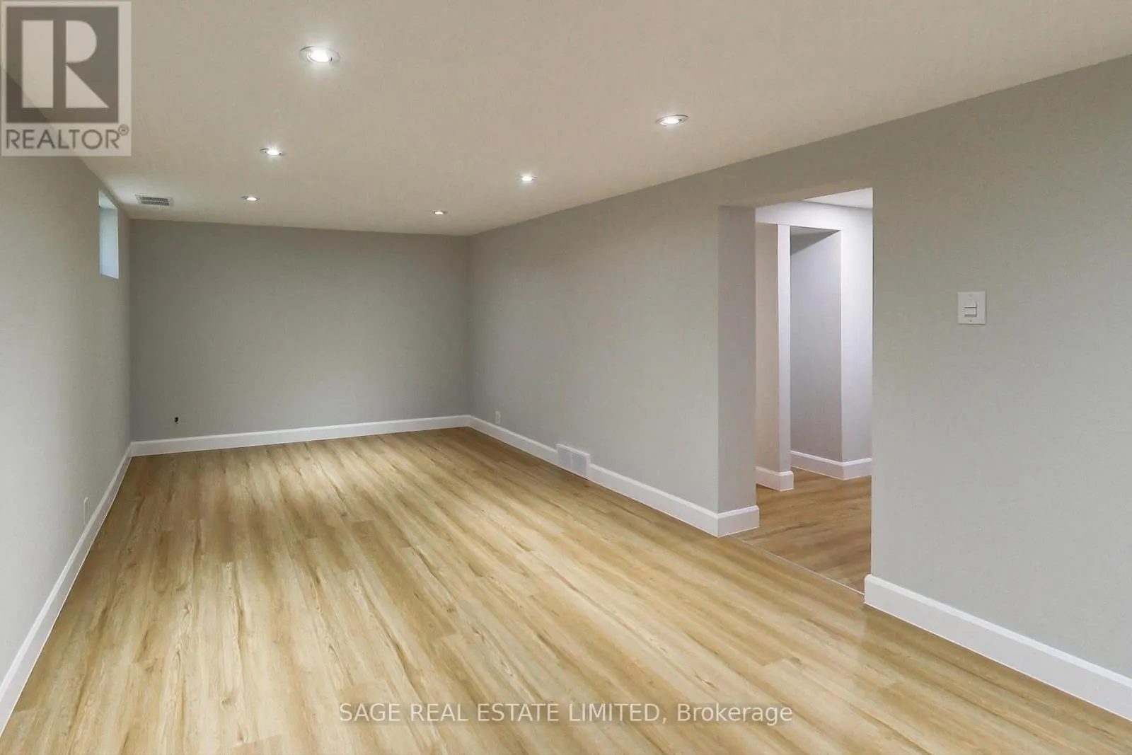 LOWER - 2505 GERRARD STREET E