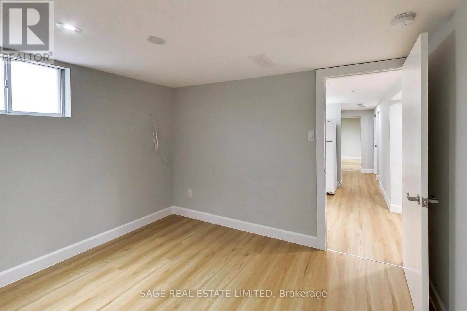 LOWER - 2505 GERRARD STREET E