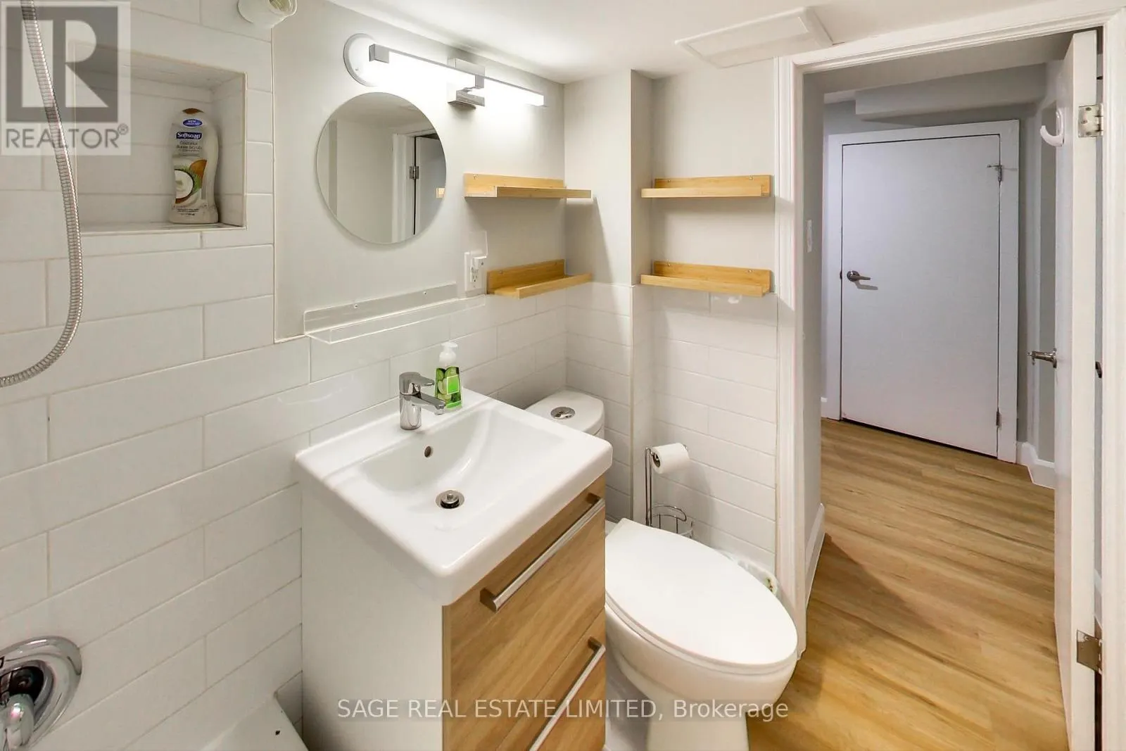 LOWER - 2505 GERRARD STREET E