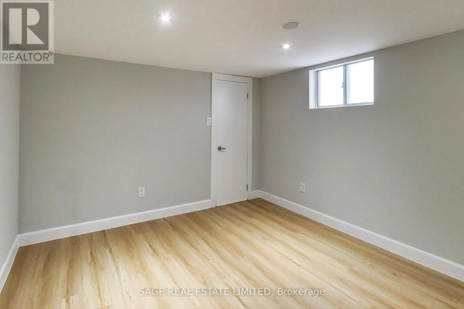 LOWER - 2505 GERRARD STREET E