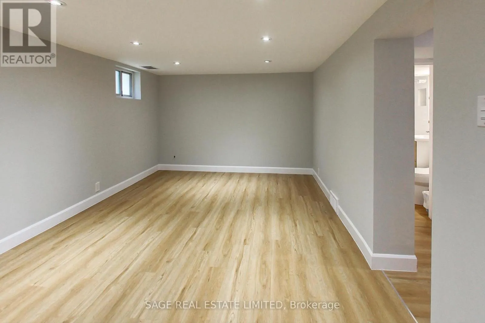 LOWER - 2505 GERRARD STREET E