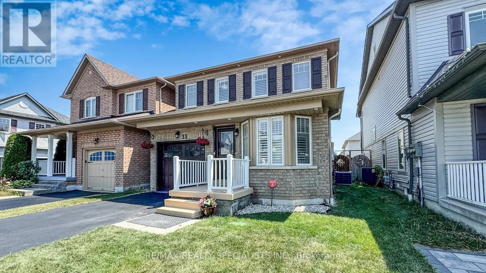 33 DONLEVY CRESCENT