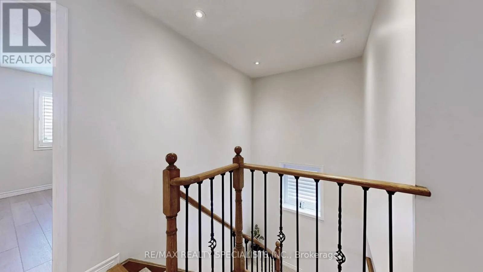 33 DONLEVY CRESCENT