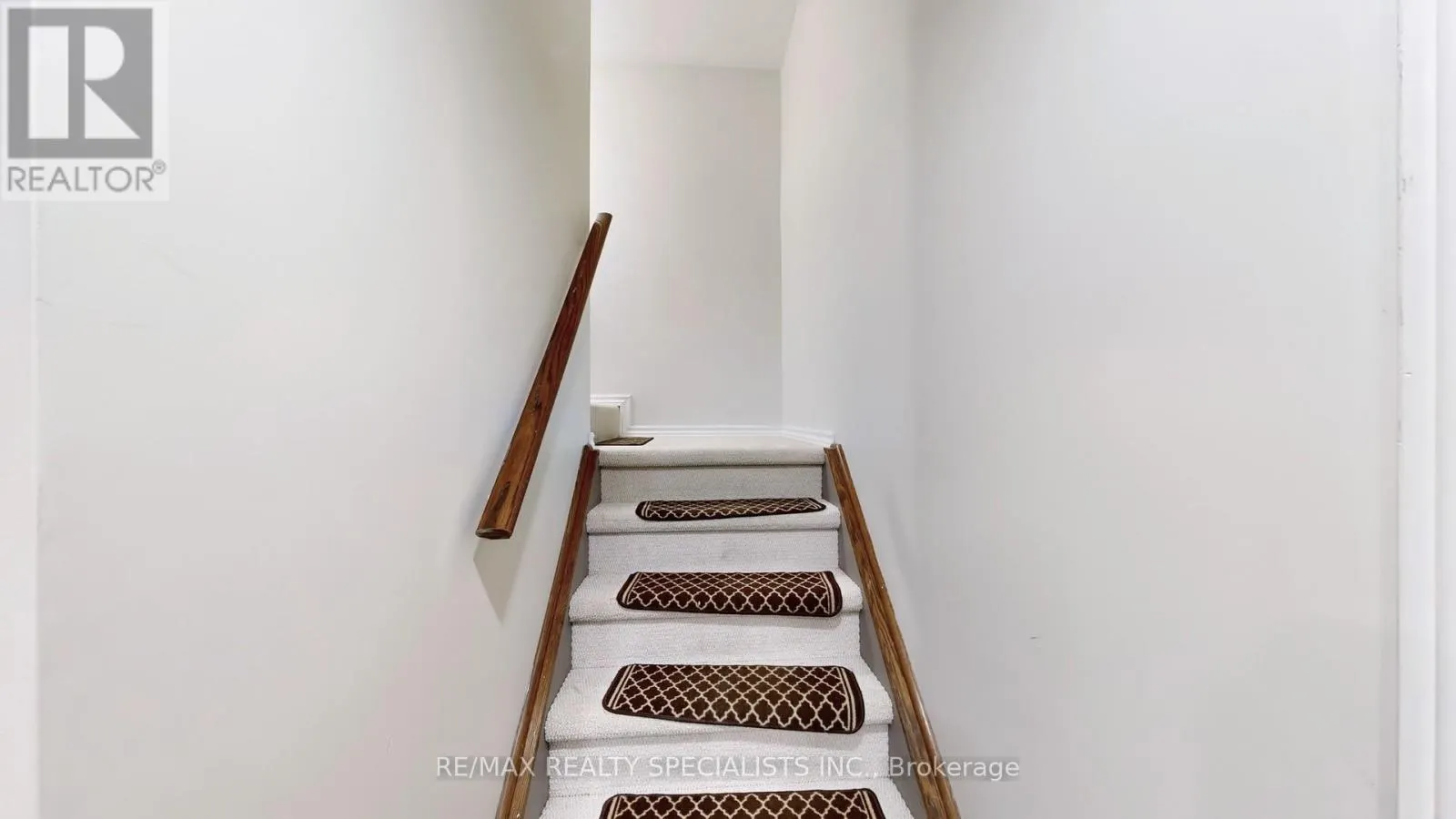 33 DONLEVY CRESCENT