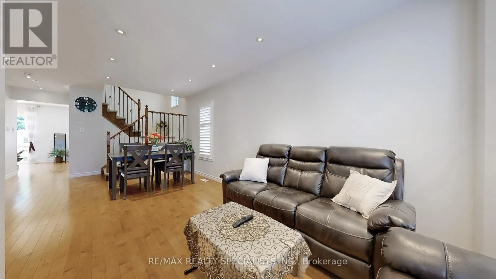 33 DONLEVY CRESCENT