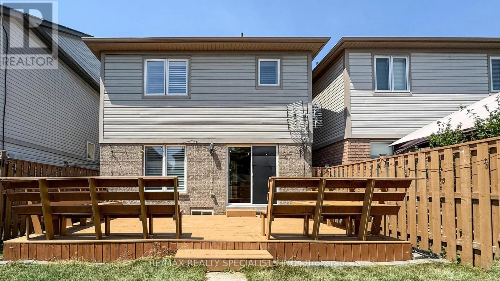 33 DONLEVY CRESCENT