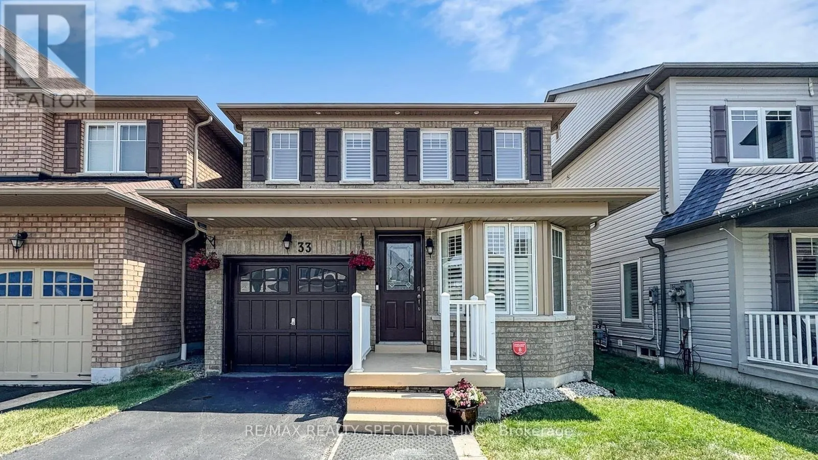 33 DONLEVY CRESCENT