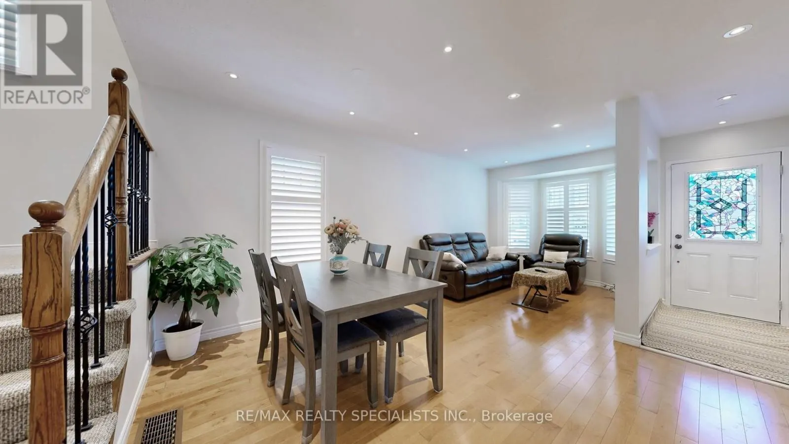 33 DONLEVY CRESCENT