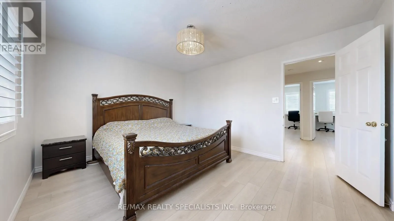 33 DONLEVY CRESCENT