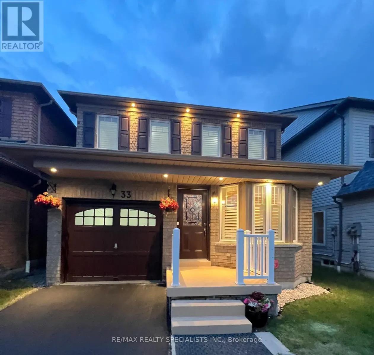 33 DONLEVY CRESCENT