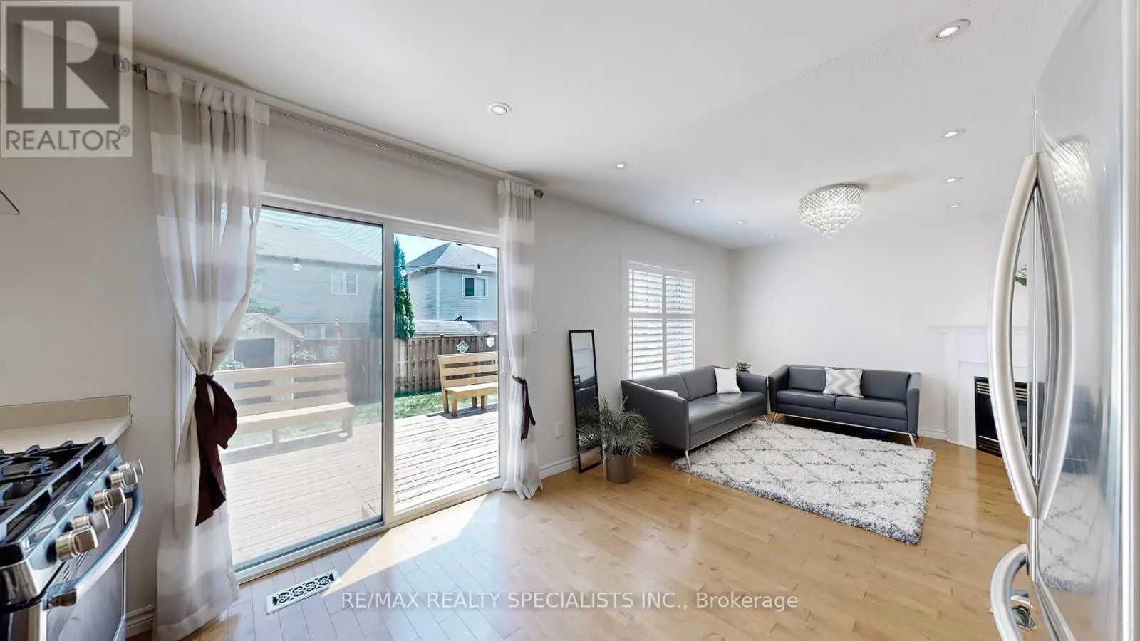 33 DONLEVY CRESCENT