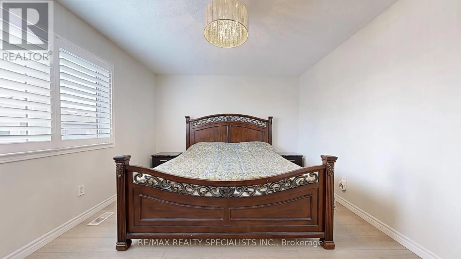 33 DONLEVY CRESCENT