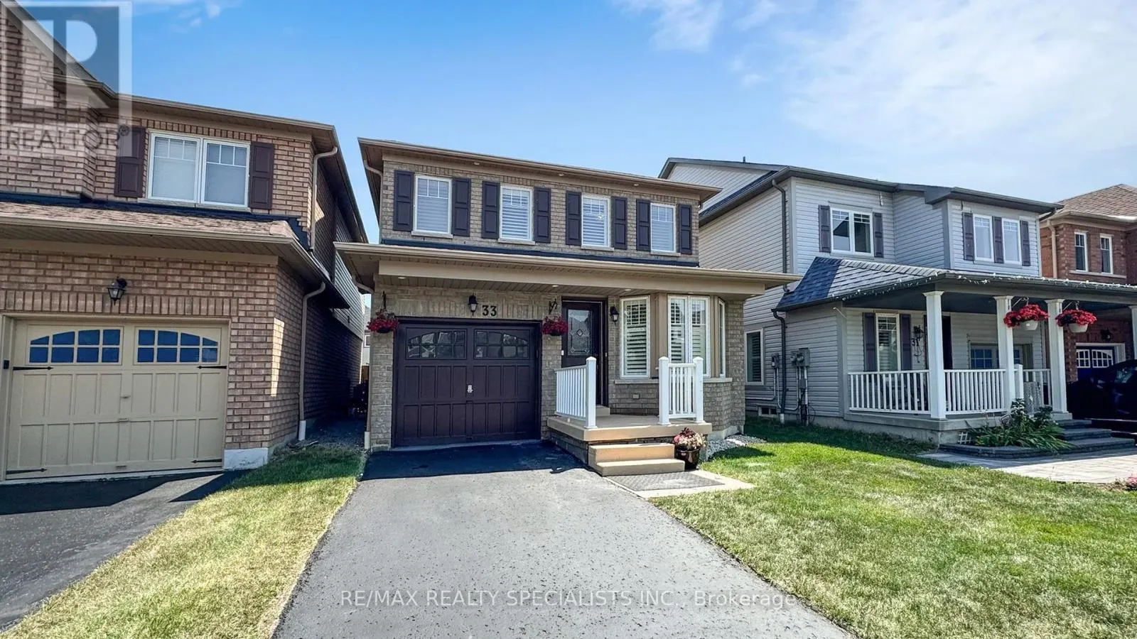 33 DONLEVY CRESCENT