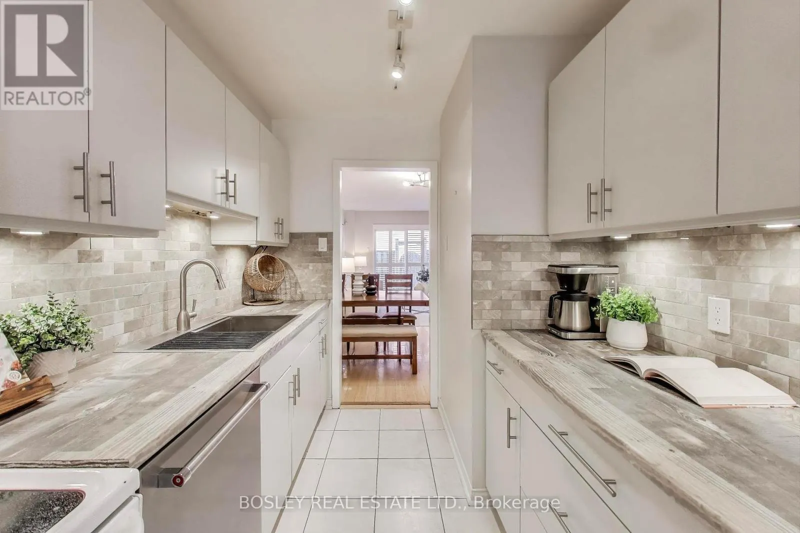 64 - 28 LIVINGSTON ROAD