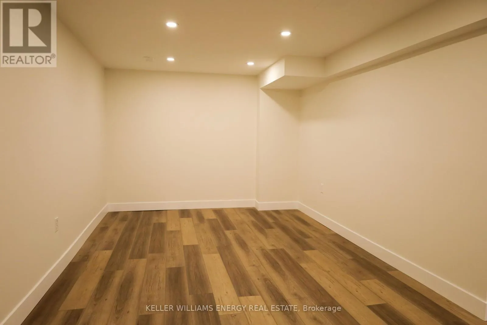 9 GLEN RAY COURT