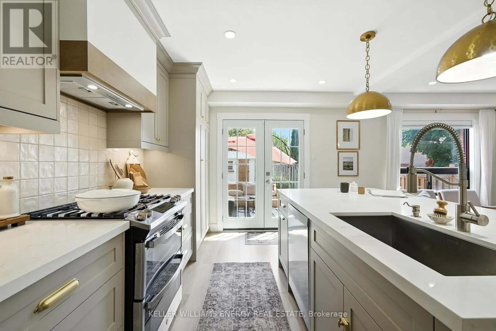 9 GLEN RAY COURT