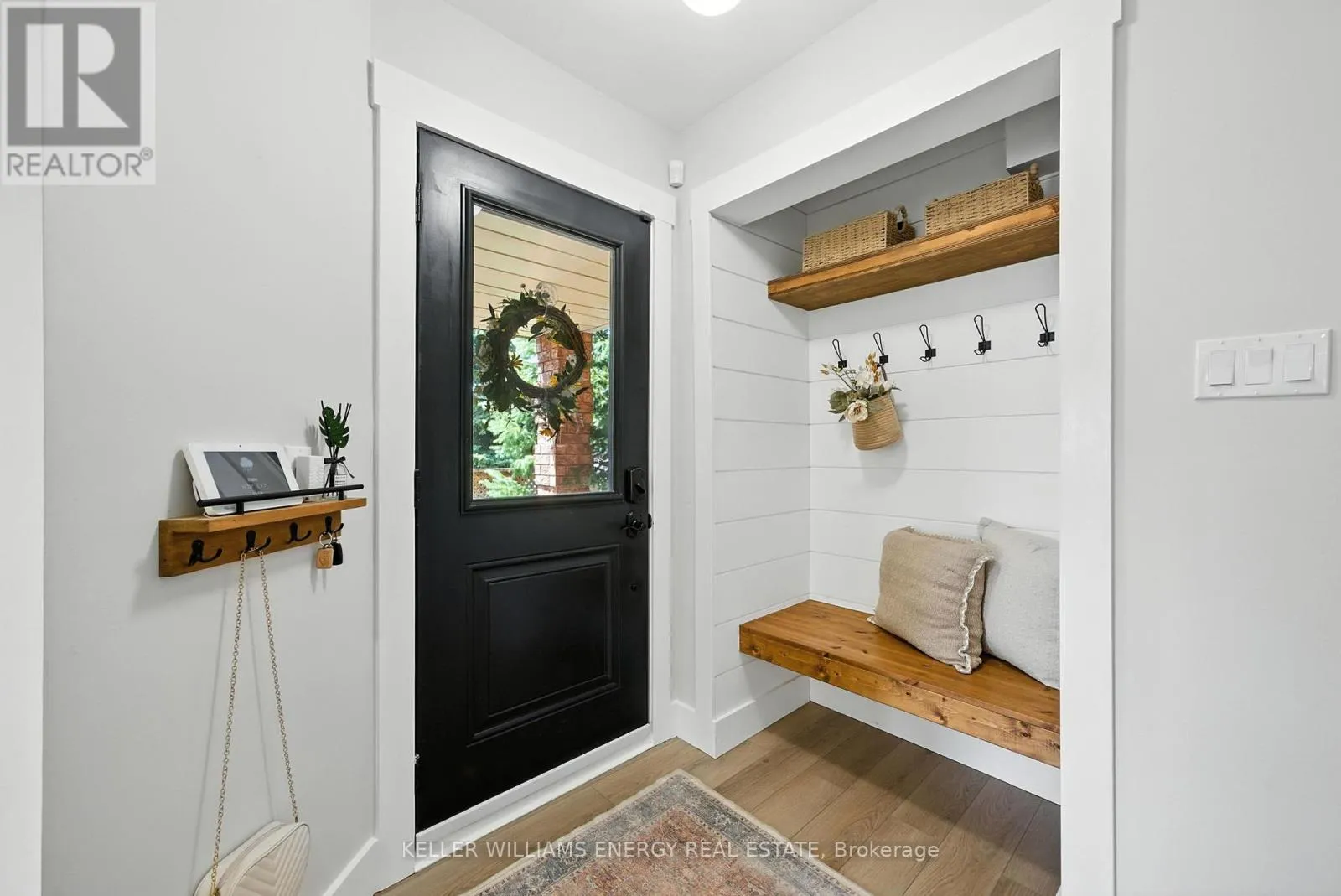 9 GLEN RAY COURT