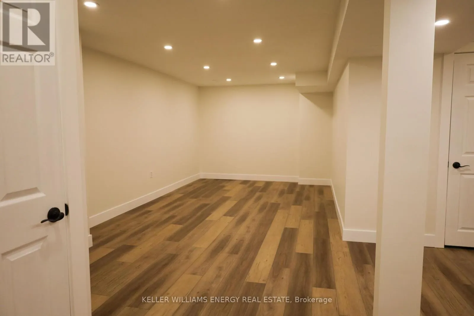 9 GLEN RAY COURT
