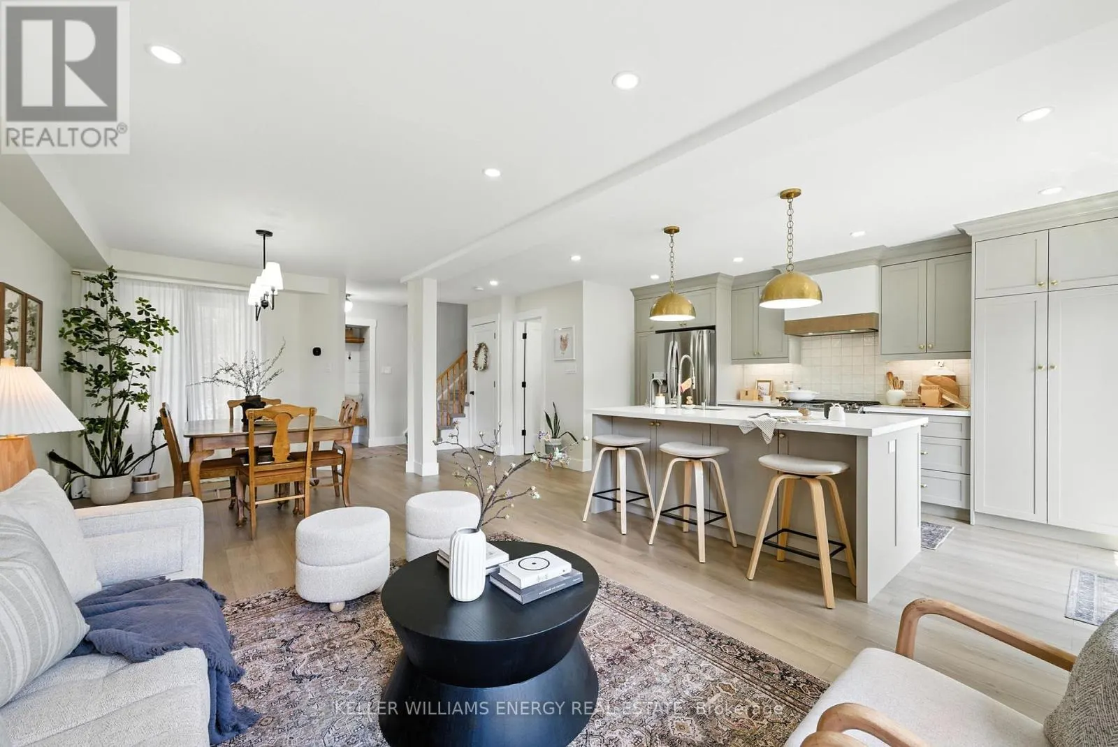 9 GLEN RAY COURT