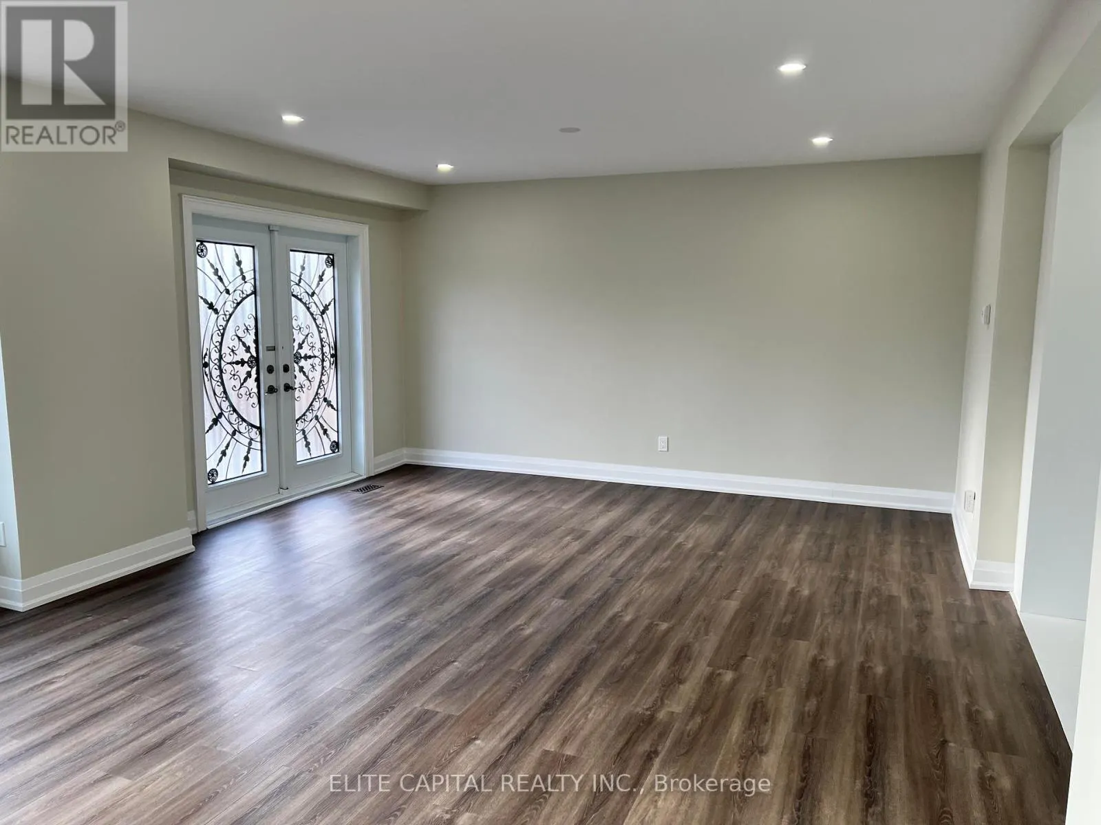 67 HUTCHERSON SQUARE