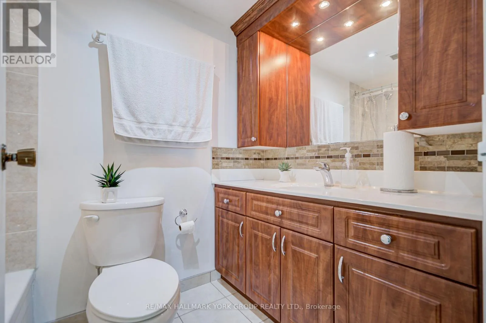 #1702 - 2365 KENNEDY ROAD