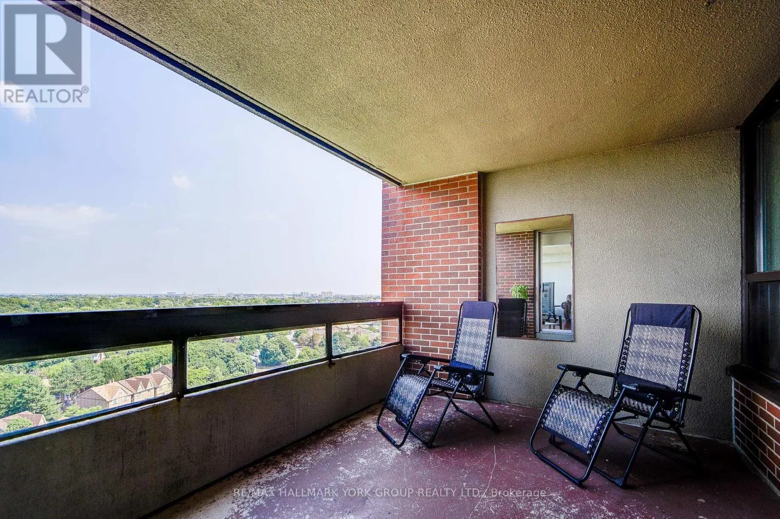 #1702 - 2365 KENNEDY ROAD