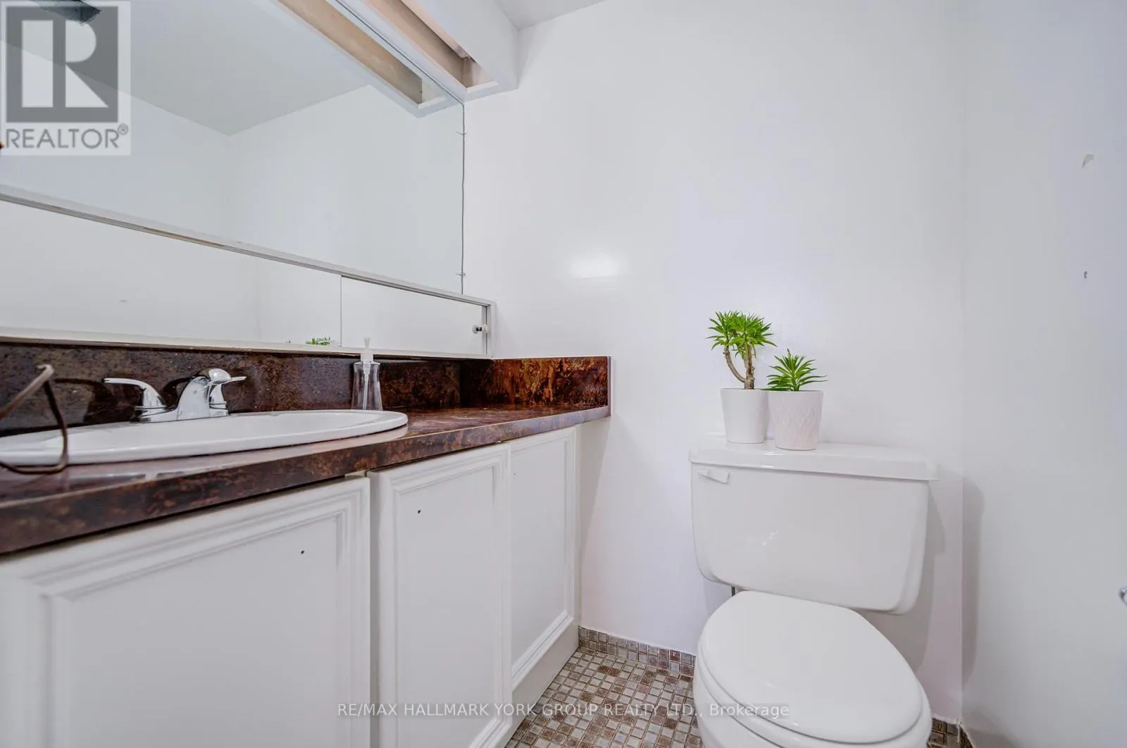 #1702 - 2365 KENNEDY ROAD