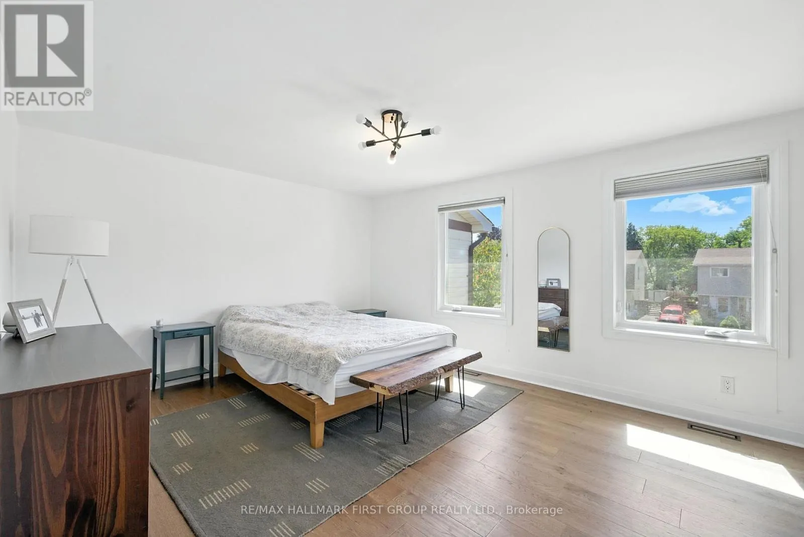 UPPER - 1387 LARGO CRESCENT, #Upper