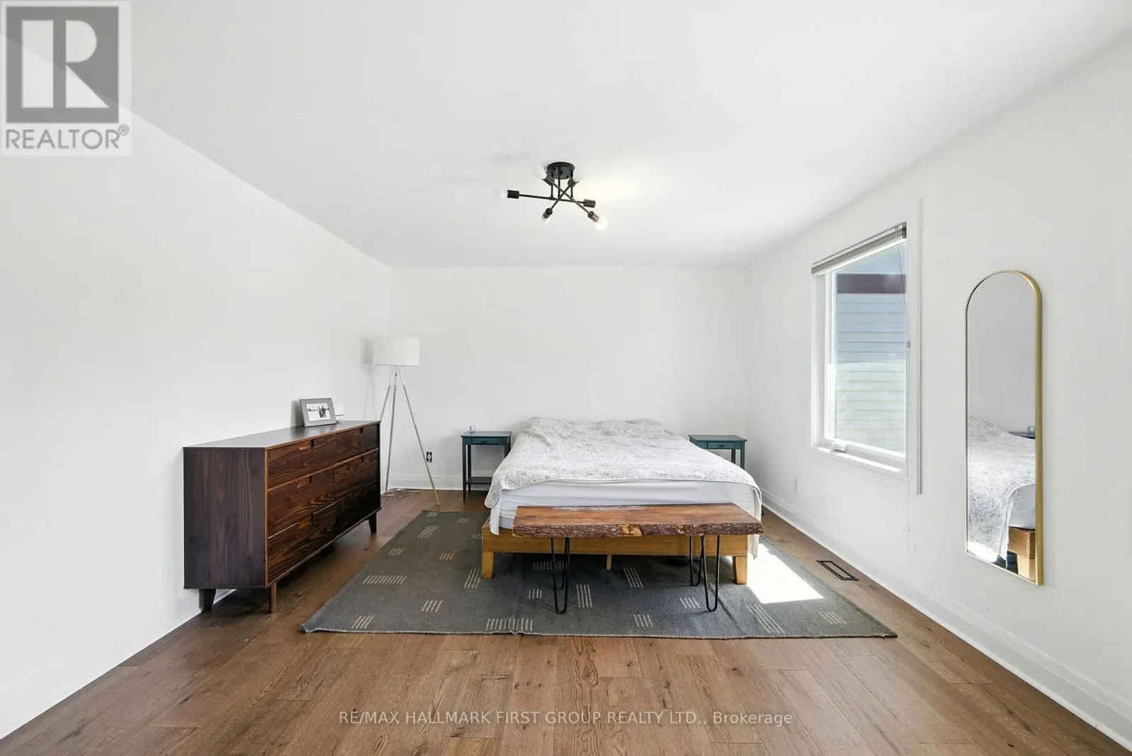 UPPER - 1387 LARGO CRESCENT, #Upper