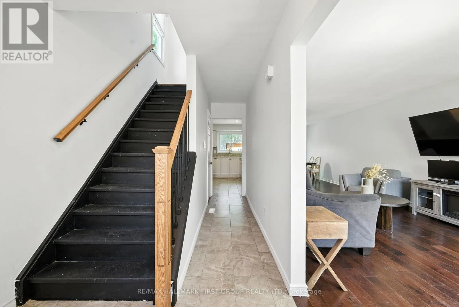 UPPER - 1387 LARGO CRESCENT, #Upper
