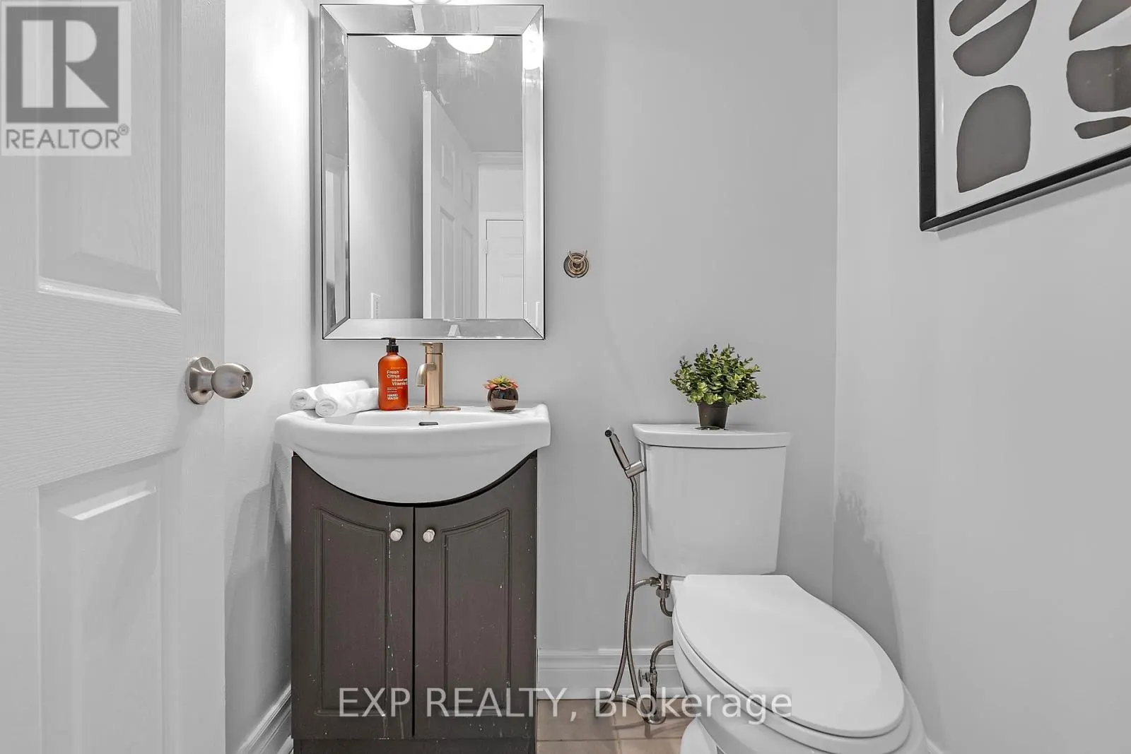 212 SHADOW PLACE