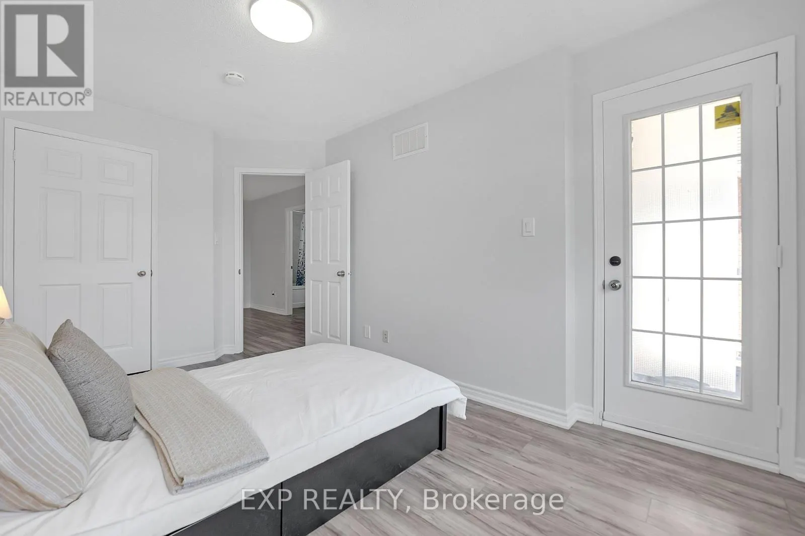 212 SHADOW PLACE