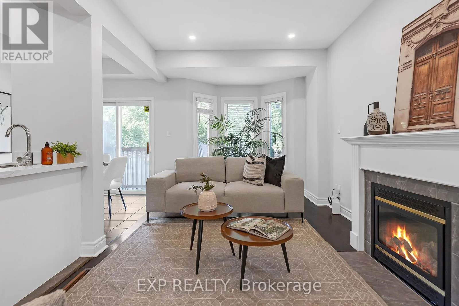 212 SHADOW PLACE